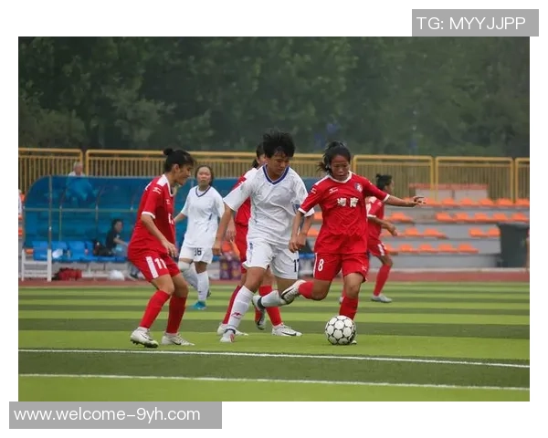 足球杯简讯：精彩赛事回顾与未来赛程展望，球迷不容错过的精彩瞬间